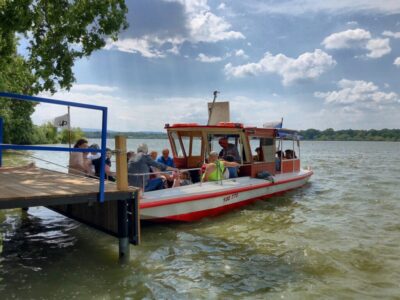 přístaviště u kruhového objezdu na straně Hluboké